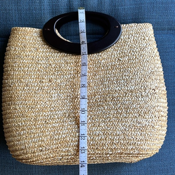 👜 Saks Fifth Avenue Bag with Wooden Handles 👜 - Picture 6 of 7